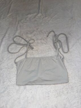 Princess Polly crop top🤍